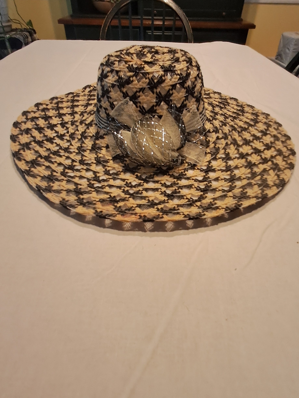 Wide Brim Straw Sun Hat with Decorative Bow - Black‎ & Tan